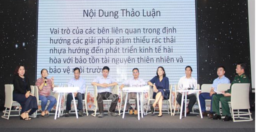 Đối[-]thoại[-]tìm[-]giải[-]pháp[-]giảm[-]thiểu[-]rác[-]thải[-]nhựa[-]ở[-]vịnh[-]Nha[-]Trang